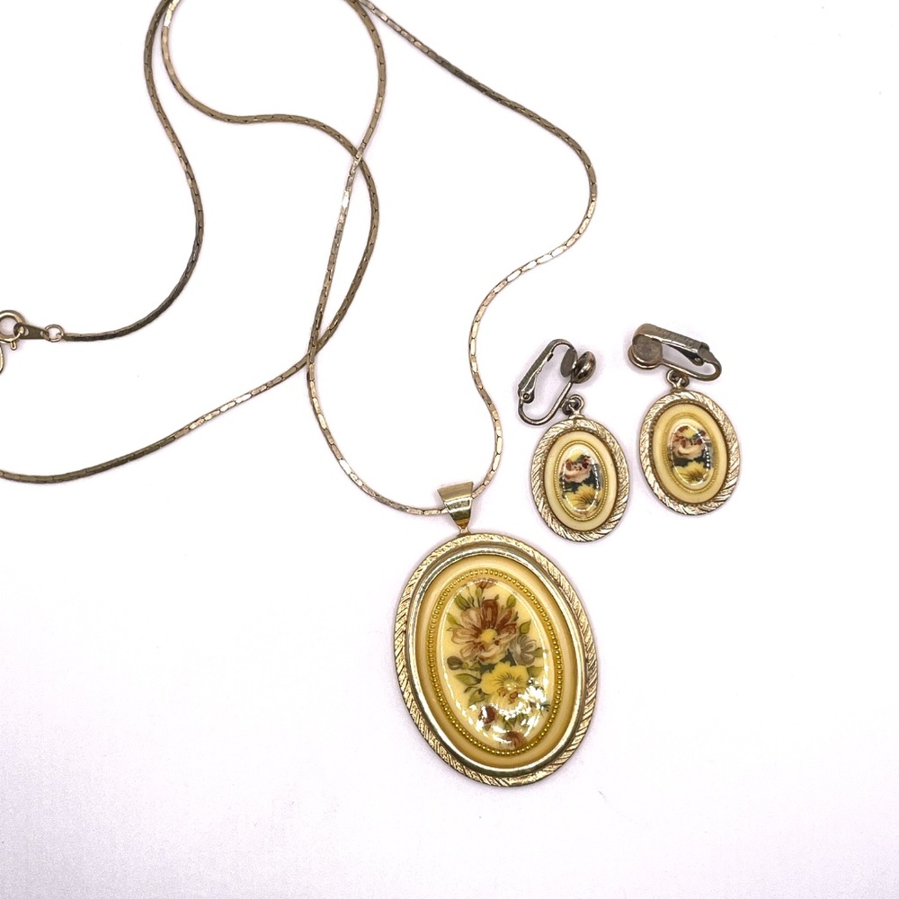 Park Lane Vintage Gold Tone Ceramic Floral Necklace Clip Earrings Set